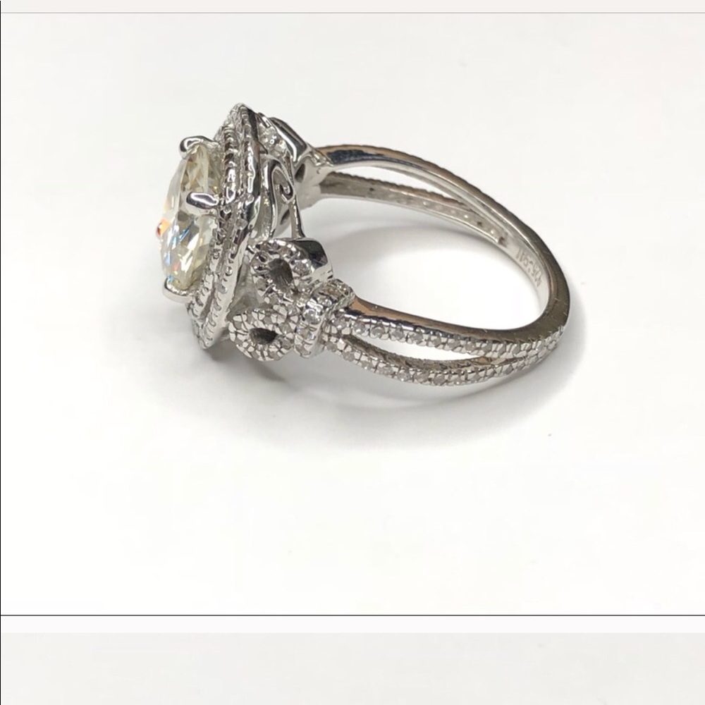 2C Moissonite Halo size 8 beautiful ring - Picture 3 of 5